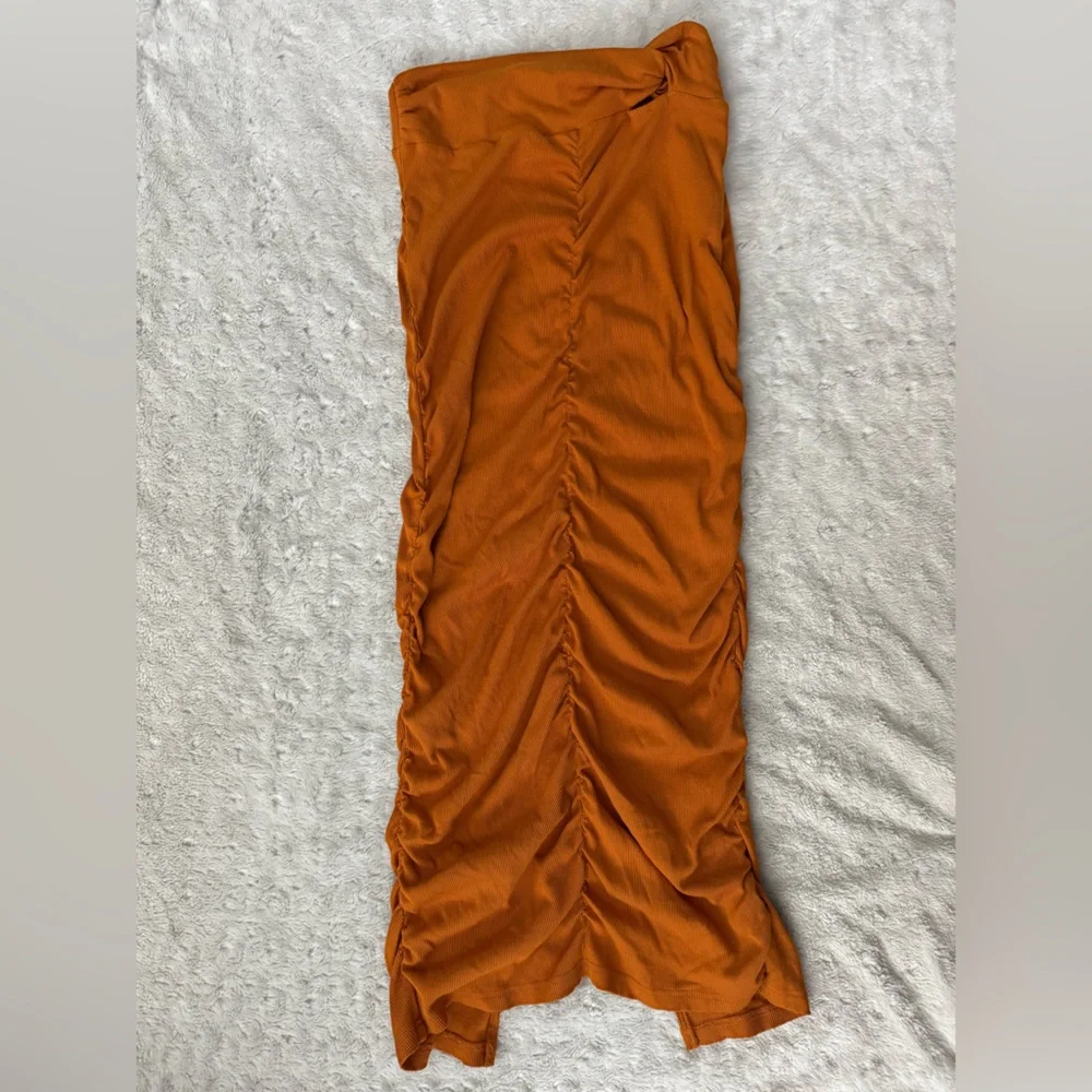 NWOT- WALTER BAKER Kody Ruched Midi Skirt In Rust